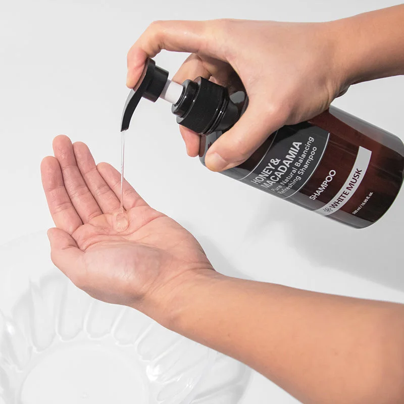 KUNDAL Honey & Macadamia Nature Shampoo — English Rose 500 ml